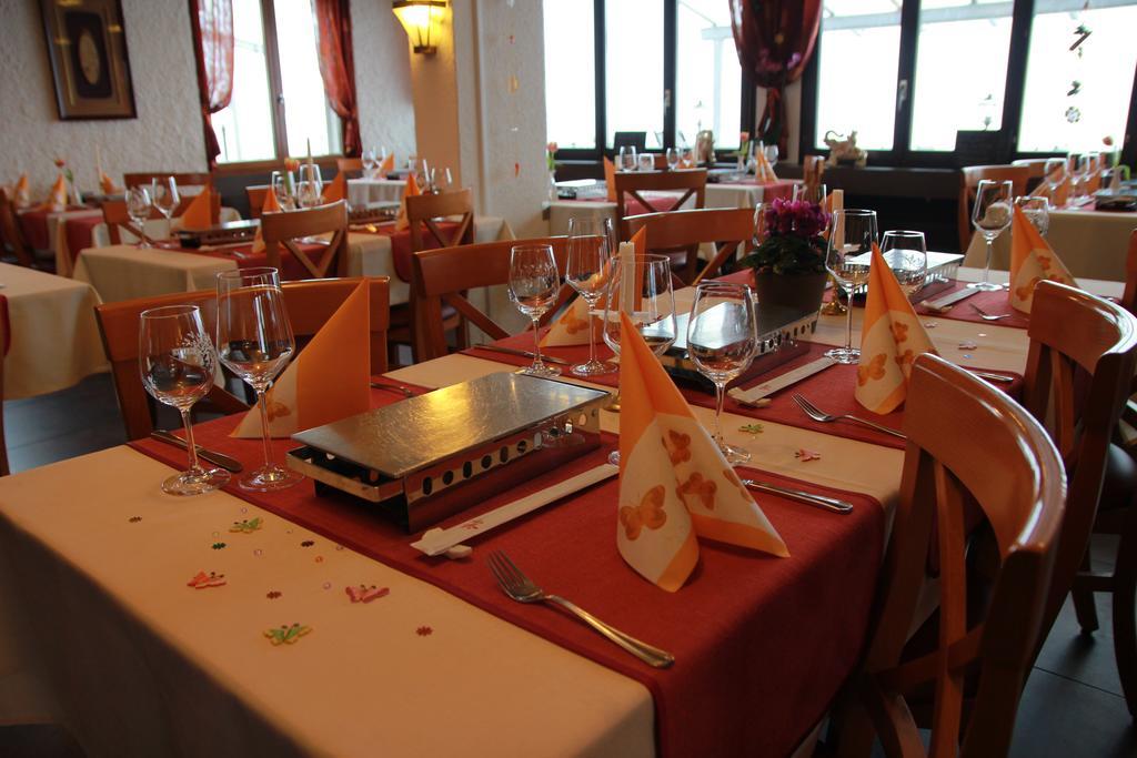 Hotel Restaurant Panorama Тун Екстер'єр фото